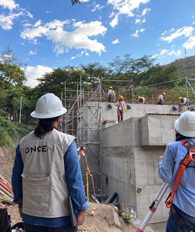 Equipo de Once M en la PTAR de Sabanalarga